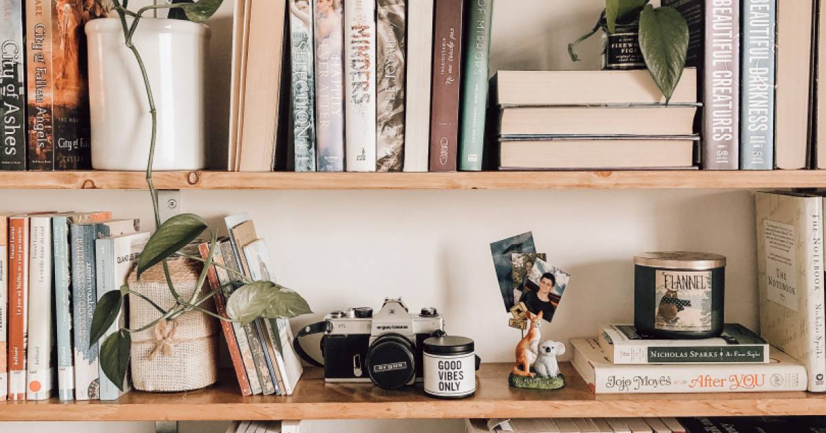 decorate shelves living room